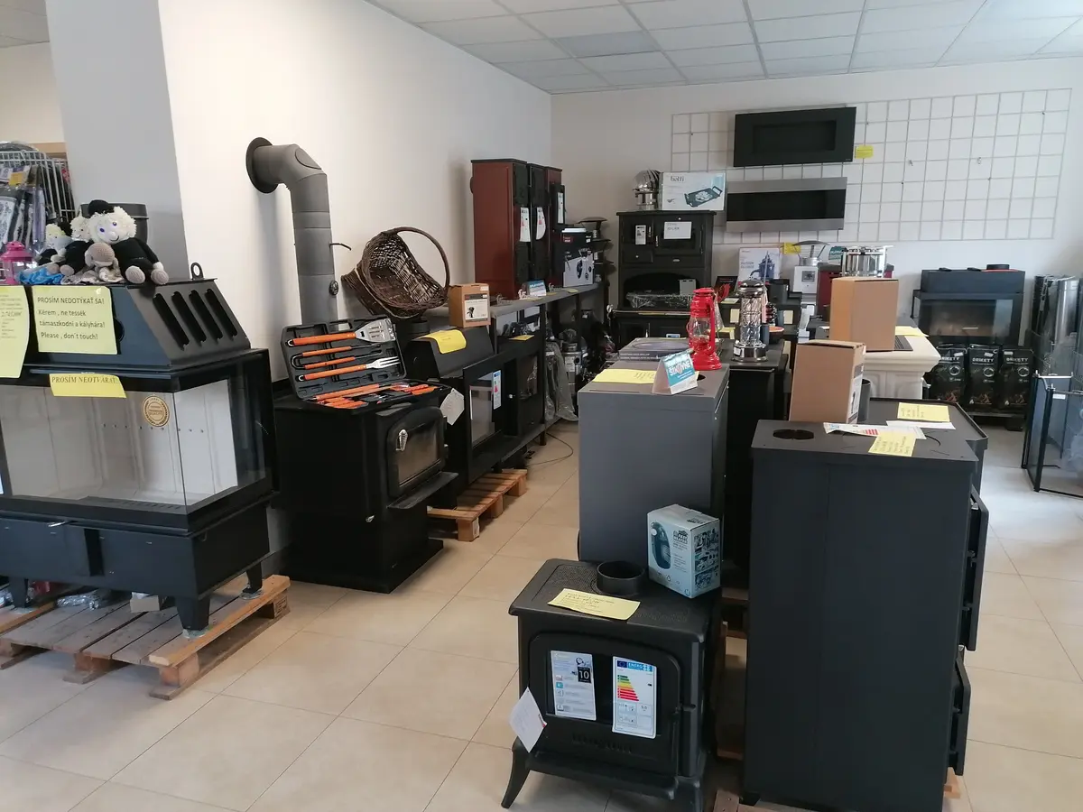 Kamenná predajňa krbov a kachlí EKO-KRBY v Štúrove