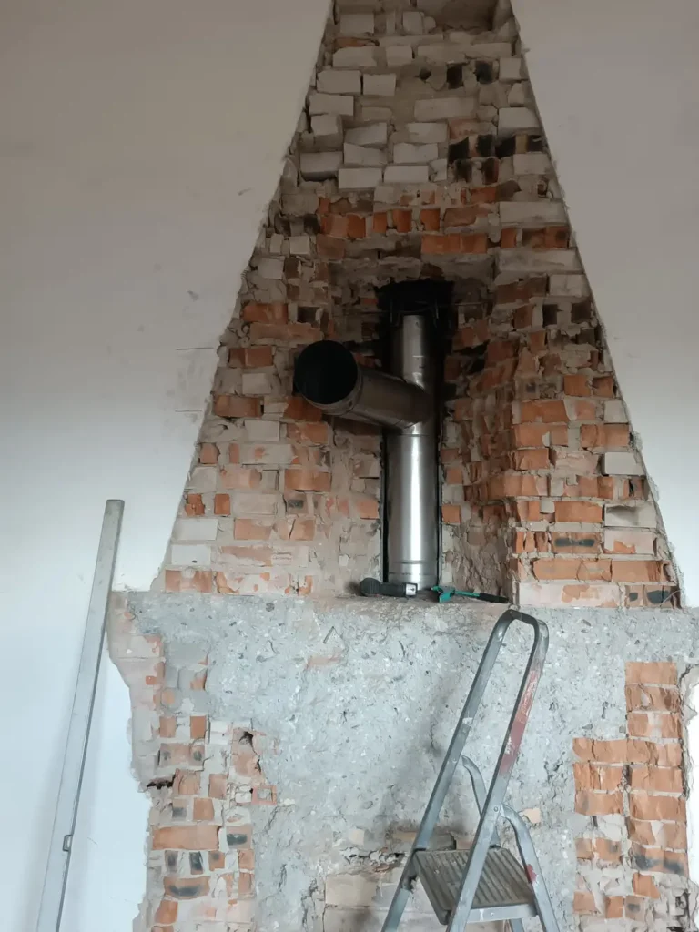 Nerezová komínová vložka s napojovacím T-kusom v murovanom komíne